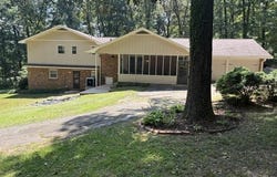 706 Hickory Ln SW, Russellville, AL 35653