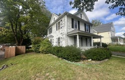 26 Holl Street, Manchester, CT 06040