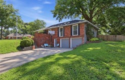 921 Glen Haven Circle, Liberty, MO 64068