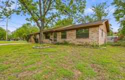 200 E Plum Avenue, De Leon, TX 76444