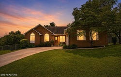 185 Nance Lane, Jacksboro, TN 37757