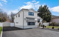 53 Elizabeth Drive, Bethpage, NY 11714