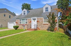 573 Grove Place, Oceanside, NY 11572