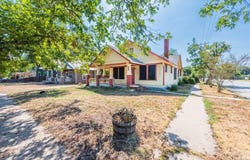 802 E Crockett St, Luling, TX 78648
