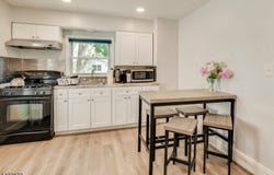 278 High St, Hackensack City, NJ 07601-2710