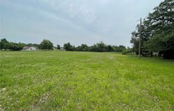 979 E Barry Street, Reno, TX 76020