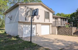 121 Dayton Ln, Tabor, SD 57063