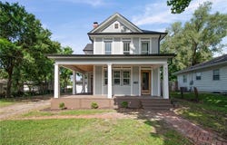 611 S Main Street, Clinton, MO 64735
