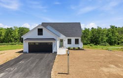 8 Robin Way, Chester, NH 03036