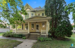 105 S Carroll St, Rock Rapids, IA 51246