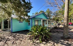 690 6th St, Cedar Key, FL 32625