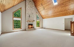 4084 Crest View Road NE, Solon, IA 52333