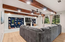 1453 Oakridge Dr, Leesville, LA 71446