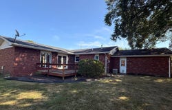 902 Hall St, Olney, IL 62450