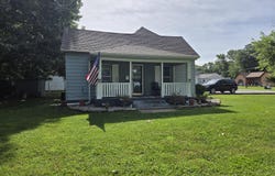 830 S Park Avenue, Aurora, MO 65605