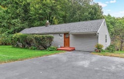 43 Mashapaug Rd, Holland, MA 01521