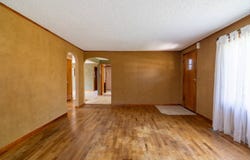 720 E 2nd St, Cameron, MO 64429
