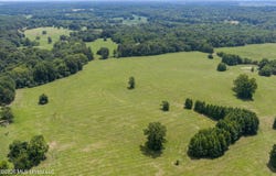 1000 Woolfolk Road, Senatobia, MS 38668