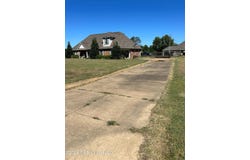 275 Palomino Run, Holly Springs, MS 38635