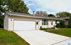 704 E Maple St, Harrisburg, SD 57032