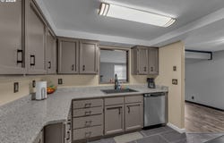 1735 RAINBOW Dr, Springfield, OR 97477
