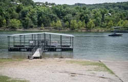 1318 Oakwood Drive, Hollister, MO 65672