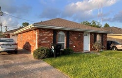 313 E MAGNOLIA Drive, Chalmette, LA 70043