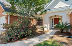 101 Yellow Pine Dr, Hattiesburg, MS 39402