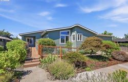2070 DONNELLY Dr, Springfield, OR 97477