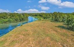 Mitchell St, Smithville, TX 78957