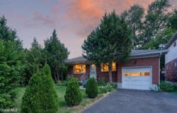 87 Buckingham Drive, Albany, NY 12208
