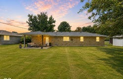 8 S Scatterfield Road, Anderson, IN 46012