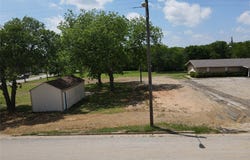 703 Fair Avenue, Gainesville, TX 76240