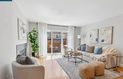 6560 Pioneer Ln, Dublin, CA 94568