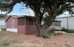 83 Hick's Mountain Road, Lone Wolf, OK 73655