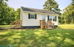 1949 Greys Point Road, Topping, VA 23169