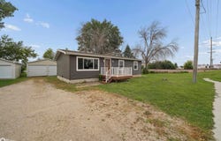 90 Seymour Avenue, Garner, IA 50438