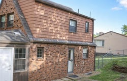 230 Broadway Dr, Pleasant Hills, PA 15236