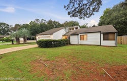 5420 E Diamondhead Drive, Diamondhead, MS 39525