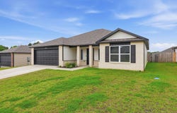 1375 Meadows Drive, Benton, AR 72019