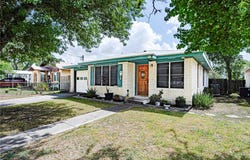 1013 Laredo Street, Sinton, TX 78387