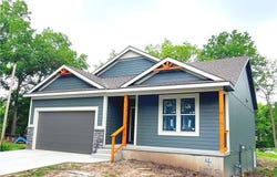 4 HIGHLAND Circle, Smithville, MO 64089