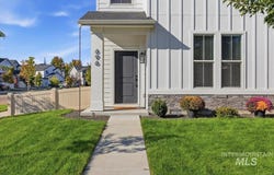 696 E Springloyd St, Meridian, ID 83642