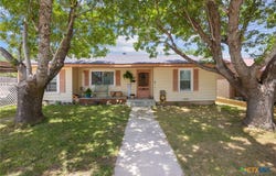 1007 W Avenue A, Lampasas, TX 76550