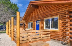 2210 Glen View Dr, Nampa, ID 83686