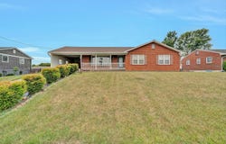 7633 Deer Branch Rd, Roanoke, VA 24019