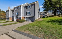 5 Riviera Road, Hudson, NH 03051