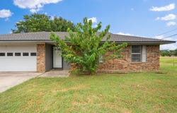 2 Finley Circle, Krum, TX 76249