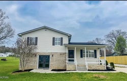 724 W 3rd Ave, Oneida, TN 37841