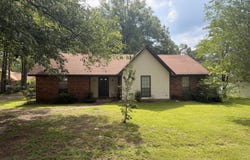 141 Plum Tree Road, Brandon, MS 39047